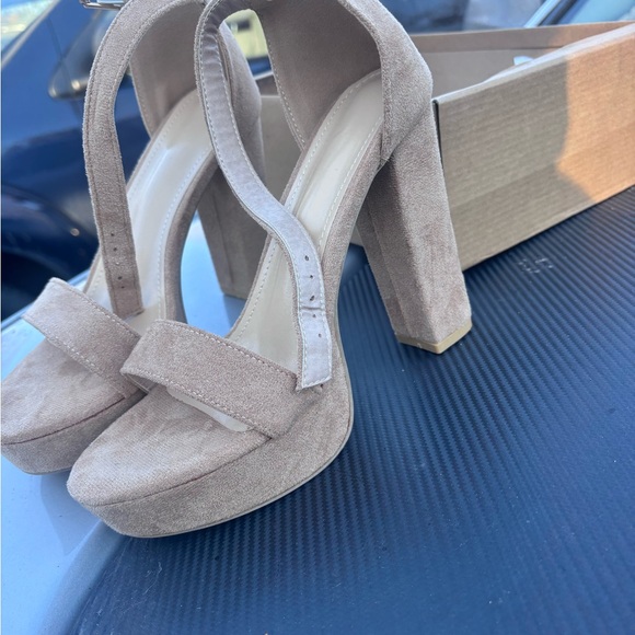 Platform Heels - Picture 6 of 6